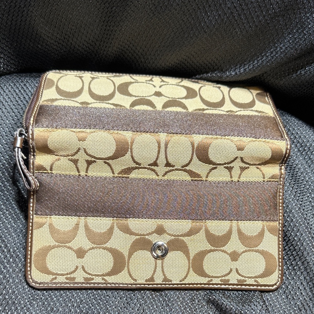 Coach monogram  Brown and Tan bifold Zip Wallet - Picture 12 of 16